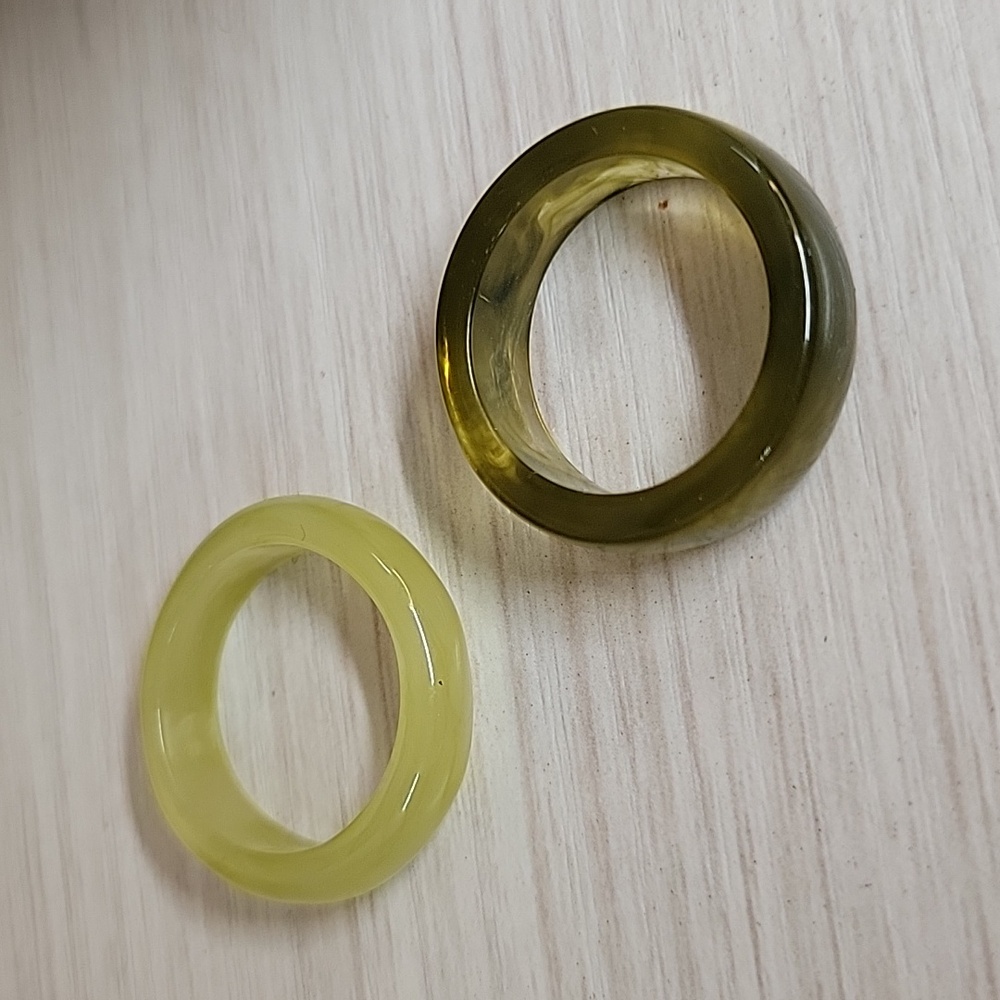 MOSSY JADE AND LEMON CITRINE ACRYLIC RING SET - Picture 6 of 8